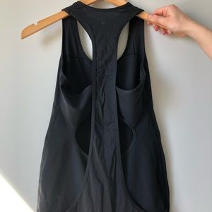 Lululemon open back tank top - Black - Size 8